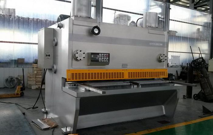 QC11K CNC Rake ghilotina 30 x 2500