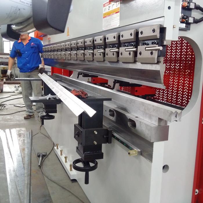 3m sheet metal bending machine 2 axis press brake Yawei China