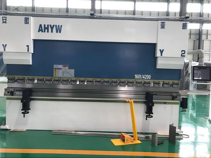 Yawei 4 axă CNC presă de frână 4m160T Forsale